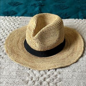 Stylish Straw Fedora Hat with Black Band